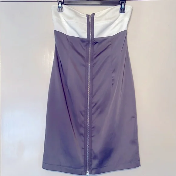Cute strapless colorblock grey and white mini with the zipper!! Size M, junior - Picture 1 of 9